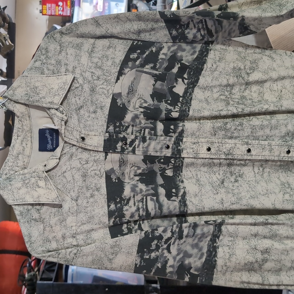 Garage Sale!! Wrangler Western shirt black pearl snaps eagle cowboy design L/XL